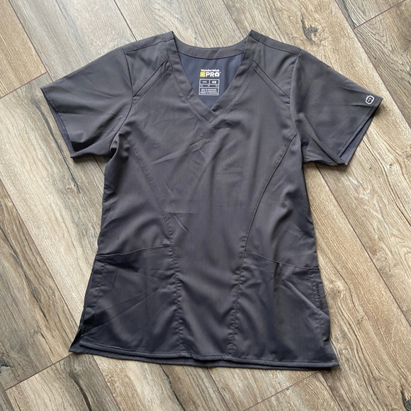 NWOT Wunderwink pro scrub top - Picture 1 of 3